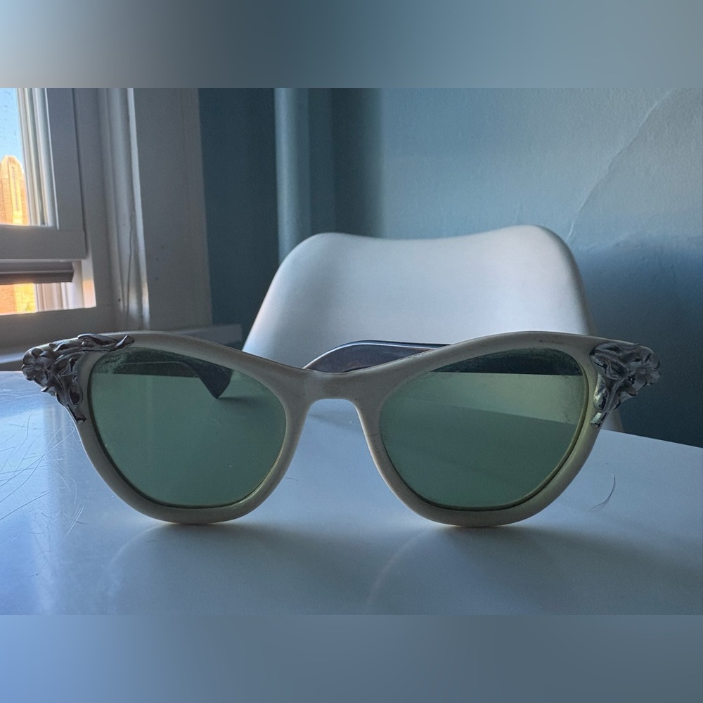 Vintage Sunglasses: Silver Detail & Green Lenses